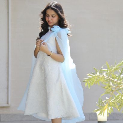 صورة فستان بناتي مطرز ورود كبيرة وفيونكات فراشة سماويه | تصميم ملكي - 1201